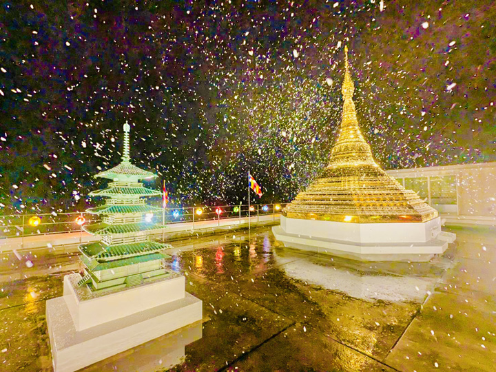 淨心庵五重塔とシェーダゴンパコダ