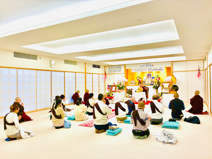 朝の礼拝 大長老の尊きご説法